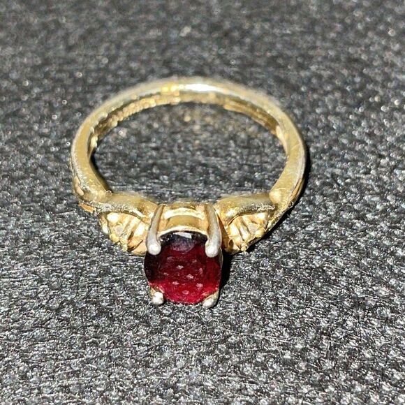 COPY - Ring with a dark red stone - Picture 3 of 7